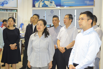 副市長王蔚藎深入校園調研，共促新材料技術推廣與服務